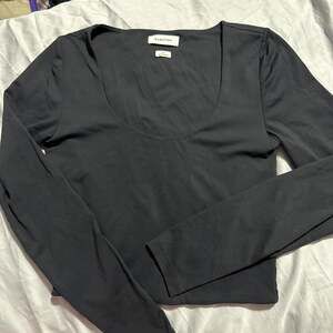 Babaton (Aritzia) Black Long Sleeve Scoop Neck Fitted Top - Size M